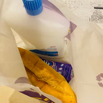 Getir Ekmeği Paketsiz Olarak Çamaşır Suyu Dolu Poşetin İçinde Getirdi