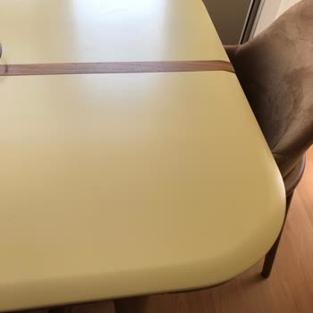 Evonna Masa Yüzeyinde Sararma