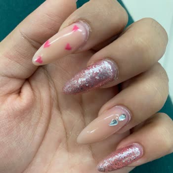 Nihal Nail Ataköy (Nail Art Studio) Manikürü Yapamadılar Memnun Kalmadım