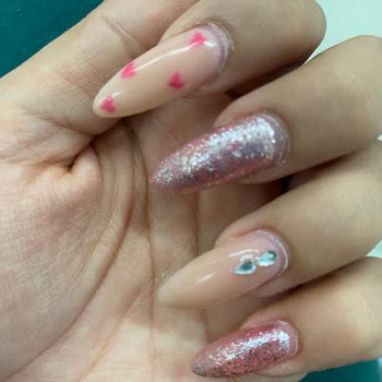 Nihal Nail Ataköy (Nail Art Studio) Manikürü Yapamadılar Memnun Kalmadım