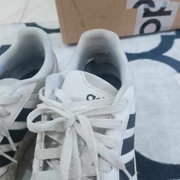 Adidas Markasının Ürününe Sahip Çıkmaması.