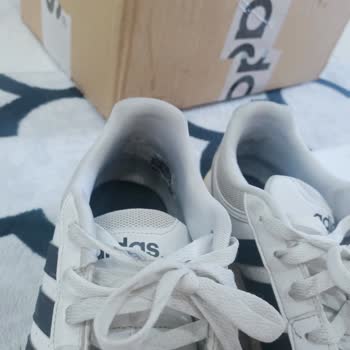 Adidas Markasının Ürününe Sahip Çıkmaması.