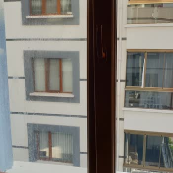 Egepen Isı Cam İçine Su Alıyor Ve Buhar Yapıyor.