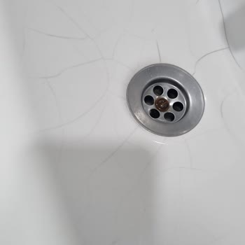 Cerastyle Lavabo Kaplaması Örümcek Ağı Gibi Çatladı