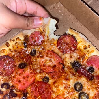 Domino's Pizza Alınan Üründe Parmesanlı Hamur Kenarı Eksikliği