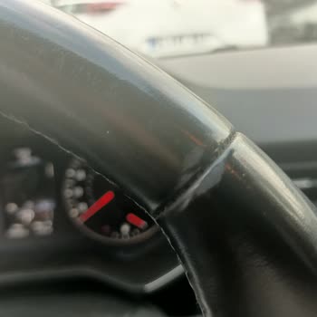 Renault Clio 5 Arabamın Taban Halısı Yırtıldı Ve Direksiyon Derisi Soyuluyor