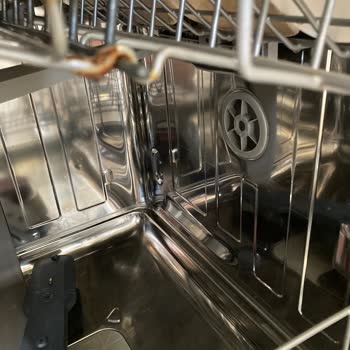 Arçelik Bulaşık Makinesi Ön Panel Silinmesi Çekmecelerdeki Paslanma.