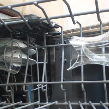 Electrolux Bulaşık Makinesinde Bardaklar Devamlı Devriliyor