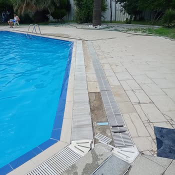 Moda Aqua Park Yüzme Havuzu Soma Hijyen Ve Müşteri İle Konuşma Tarzı Çok Kötüydü