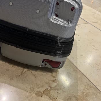Corendon Airlines 1 Aydır Kırılan Valizimin Bedeli Oyalanarak Ödenmiyor.