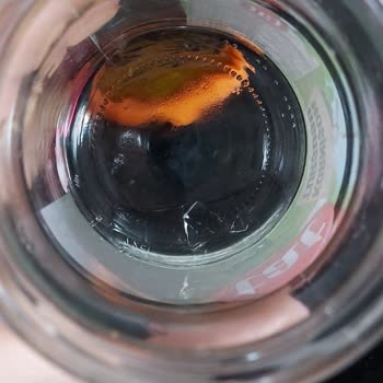 Tat Konserve Kavanozda Cam Parçası