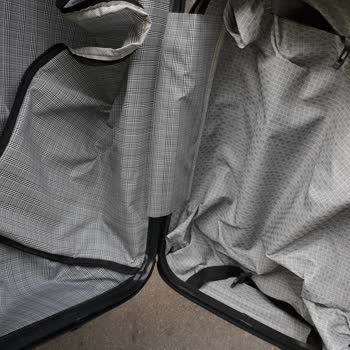 Yarar Avm Defolu Valiz Satıldı