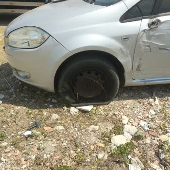 Park Halindeki Aracımıza Çarpıp Kaçan İETT Otobüsü