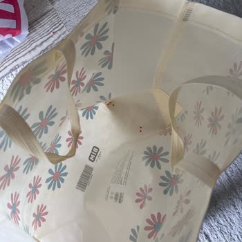 BİM Patlak Gıda Paketini Bantlayarak Satması