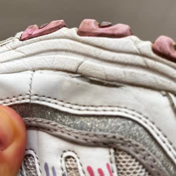 Skechers Çocuk Ayakkabısı Yanlardan Açıldı