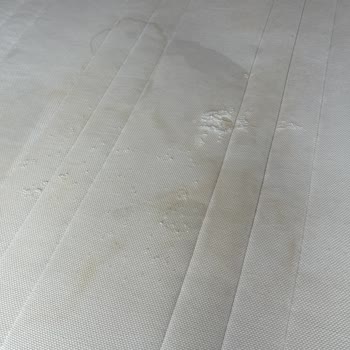 IKEA'dan Aldığım Yatakta Lekeler Oluştu