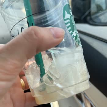 Starbucks Coffee Bardaktaki Böcek Sorunu