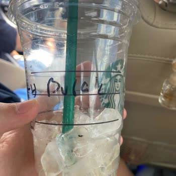 Starbucks Coffee Bardaktaki Böcek Sorunu