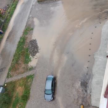 Oltu Belediyesi Yağmur Yağınca Apartman Etrafı Göl Oluyor.