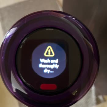 Dyson V12 Filtre Temizleme Uyarısı