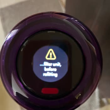 Dyson V12 Filtre Temizleme Uyarısı