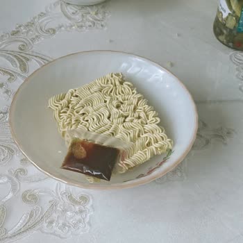 indomie Paketin İçinden Baharat Çıkmadı!