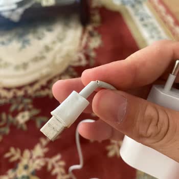 Apple 20W Hızlı Şarj Adaptörünün Yanması