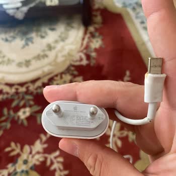 Apple 20W Hızlı Şarj Adaptörünün Yanması