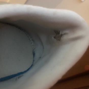 Adidas Ürününün Arkasında Durmuyor