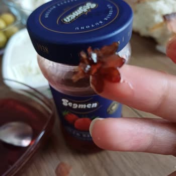 Seğmen Marka Çilek Reçeli Sap Kısmı Çıktı