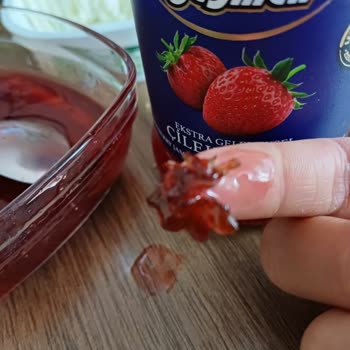 Seğmen Marka Çilek Reçeli Sap Kısmı Çıktı