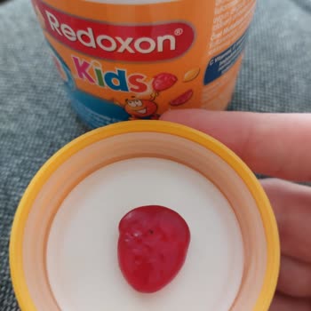 Redoxon Kids Vitamin Çiğnemene Tabletleri İçinde Siyah Tortular Var
