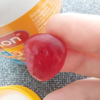 Redoxon Kids Vitamin Çiğnemene Tabletleri İçinde Siyah Tortular Var