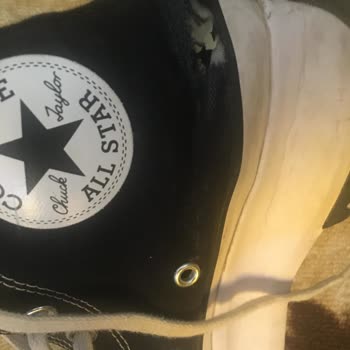 Converse Ayakkabının Kısa Sürede Yırtılması
