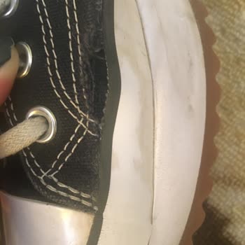 Converse Ayakkabının Kısa Sürede Yırtılması
