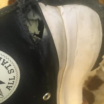 Converse Ayakkabının Kısa Sürede Yırtılması