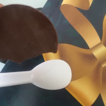 Ender Çikolata Çikolatadan Kıl Çıktı