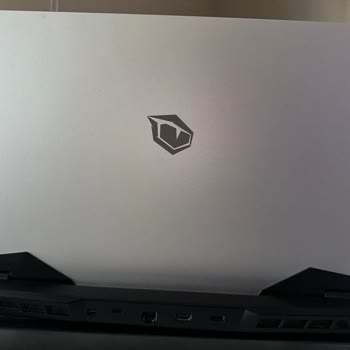 Monster Notebook Tulpar T7 V25.1 Monitör Şişmesi (1 Yılı Dolmadan)