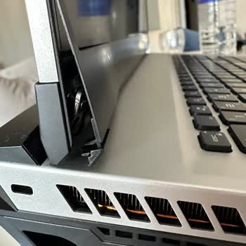 Monster Notebook Tulpar T7 V25.1 Monitör Şişmesi (1 Yılı Dolmadan)