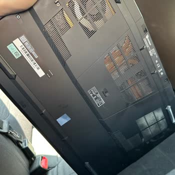 Monster Notebook Tulpar T7 V25.1 Monitör Şişmesi (1 Yılı Dolmadan)