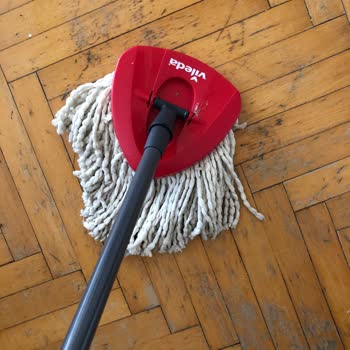 Vileda Püskül Bölümünün Plastiği Yerleri Çiziyor
