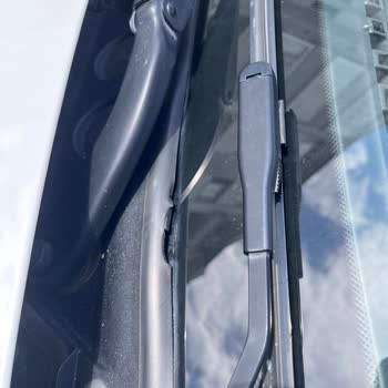 BMW Ön Cam Fitili Deformesi