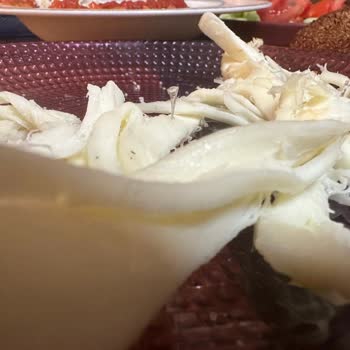 Muratbey Kapalı Peynir Kutusundan Çıkan Cam Kırıkları