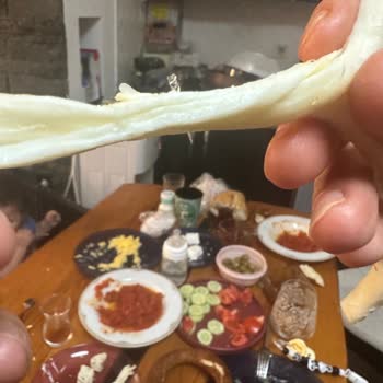 Muratbey Kapalı Peynir Kutusundan Çıkan Cam Kırıkları