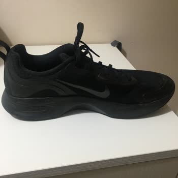 Boyner Nike Ayakkabı Giyerken Rahatsız Edici Ses Çıkarması