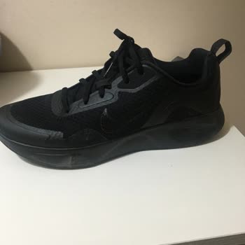 Boyner Nike Ayakkabı Giyerken Rahatsız Edici Ses Çıkarması