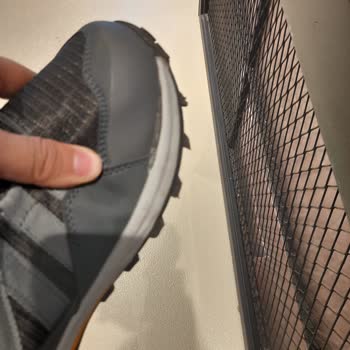 North Of Wild Etichet Mağazasının Yandan Açılmış Botu Gelişi Güzel Yapıştırıp İadesi