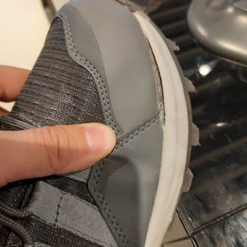 North Of Wild Etichet Mağazasının Yandan Açılmış Botu Gelişi Güzel Yapıştırıp İadesi