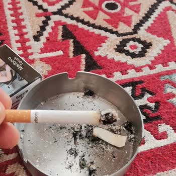 Marlboro Sigaradan Odun Parçası Çıkıyor