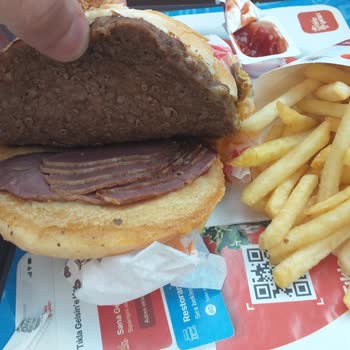 Burger King Burger Resim Ve Servis Aldatmacası